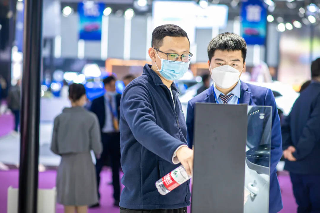 开云体育官方网站包含赛地聚焦——英超关键时刻热度飙升，俄克拉荷马雷霆调整名单，管理层满意，年轻球员得到机会的词条